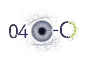 Graficzne logo z napisem „04-O”, gdzie litera „O” przypomina ludzkie oko otoczone ozdobnymi liniami i elementami w kolorze zielonym.